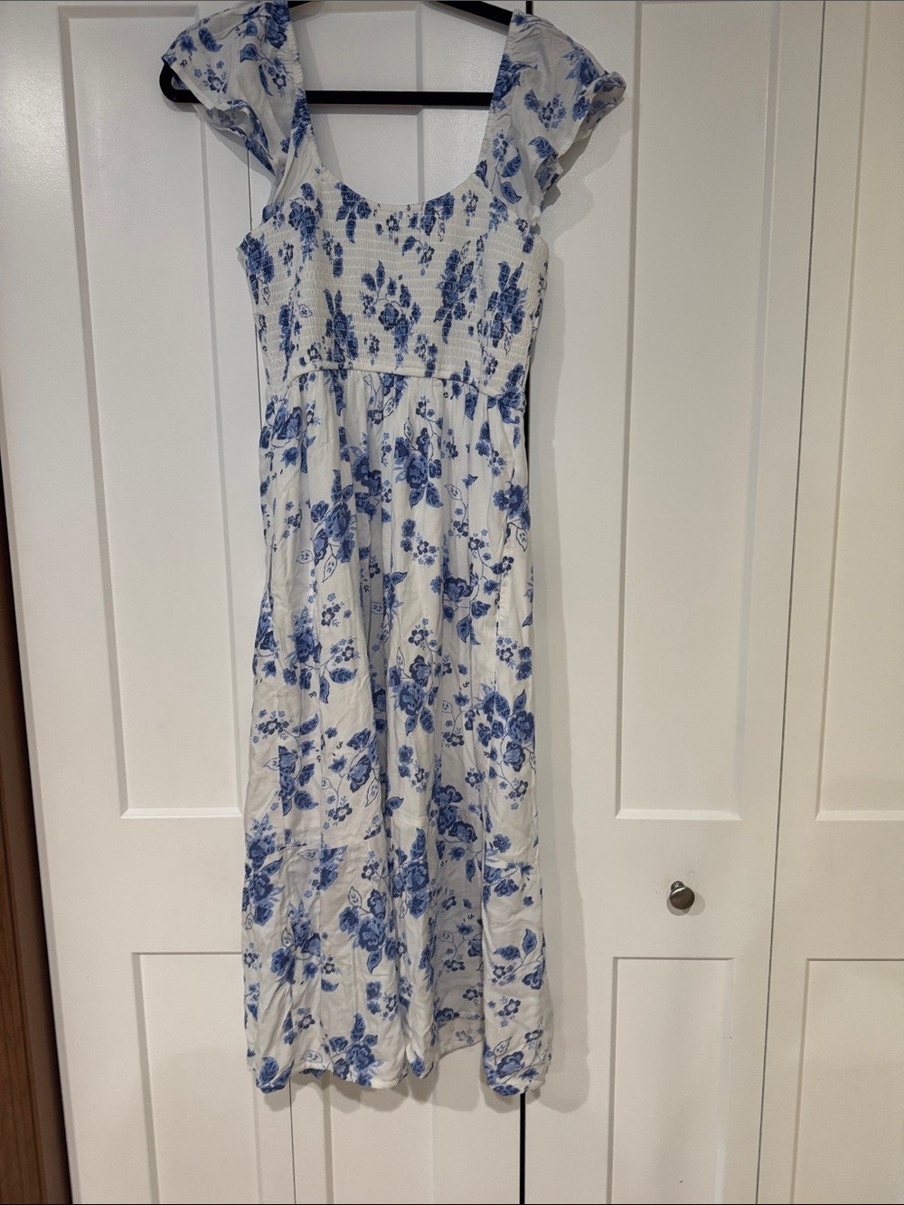 Hollister White Maxi Dress with Blue Floral Print - Picture 6 of 7